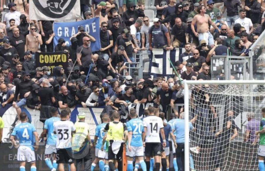 أحداث شغب تتسبب في إيقاف مباراة في الكالتشيو الإيطالي