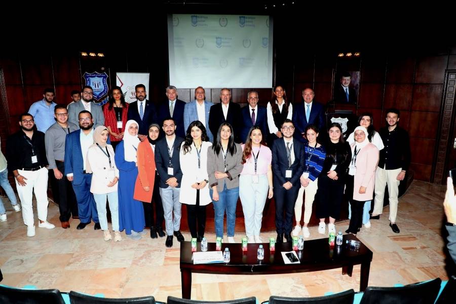 وزير الخارجية الأسبق معالي العين ناصر جودة يختتم فعاليات نموذج الأمم المتحدة لطلبة عمان الأهلية...صور