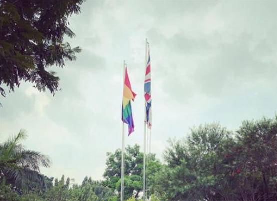 إندونيسيا تستدعي السفير البريطاني بسبب علم المثليين