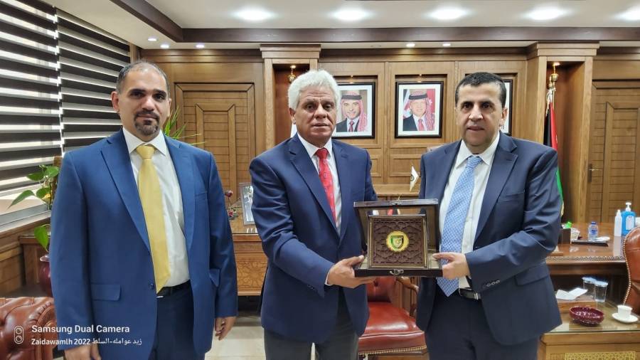بحث سبل تعزيز التعاون المشترك بين البلقاء التطبيقية وبلدية السلط الكبرى