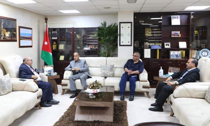رئيس الجامعة الهاشمية يلتقي بمدير شباب الزرقاء