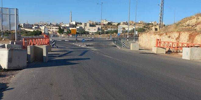 قوات الاحتلال تغلق مدخل قرية خربة قلقس جنوب الخليل