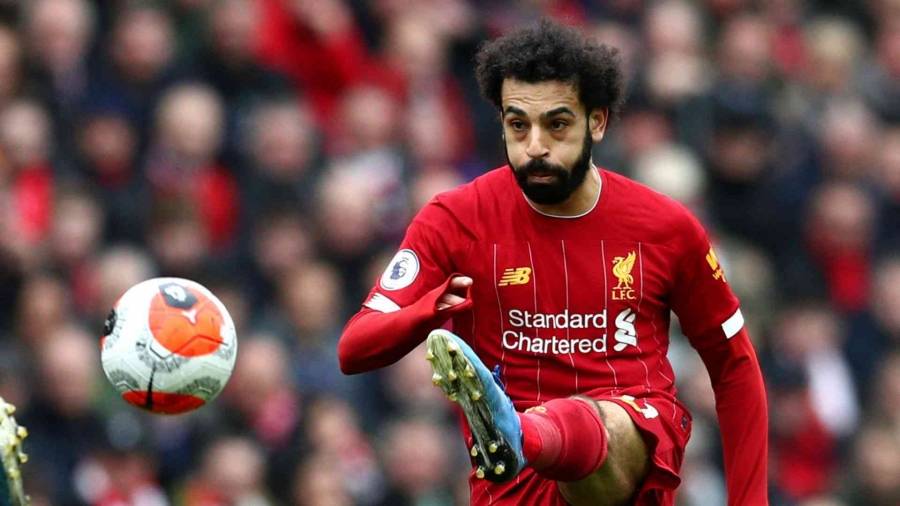 النجم المصري محمد صلاح يؤكد بقاءه مع ليفربول الموسم المقبل