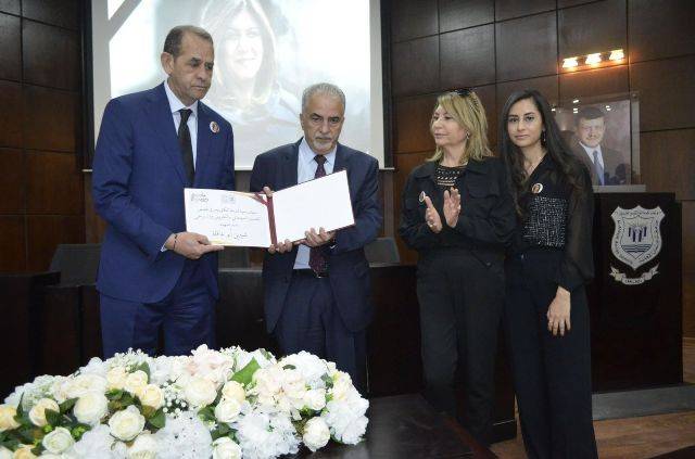 جامعة عمان الأهلية تكرم ذوي الشهيدة شيرين أبو عاقلة..صور