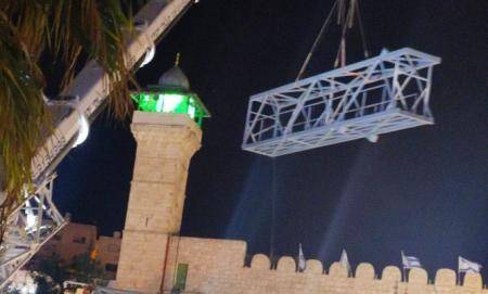 الاحتلال الإسرائيلي يدخل آليات ثقيلة للحرم الإبراهيمي