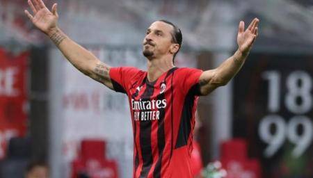 ميلان يعلن غياب إبراهيموفيتش عن الملاعب 8 أشهر