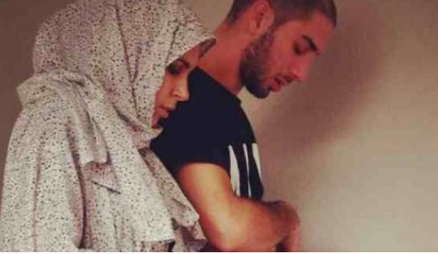 ما حكم الصلاة بالملابس الرياضية؟