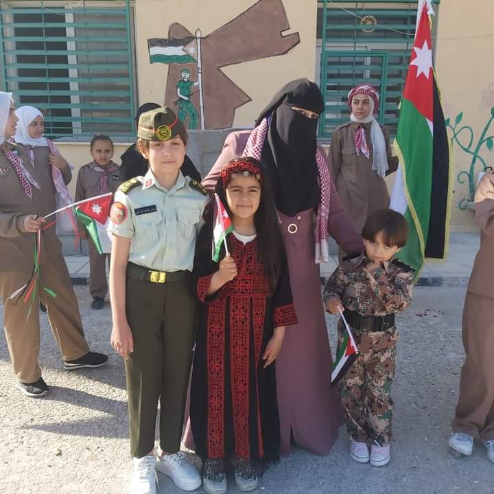 د. الشناق يرعى إنطلاق فعالية بصمة وطن في مدرسة جفين الثانوية الشاملة للبنات احتفالاً بمناسبة عيد الاستقلال_(76)