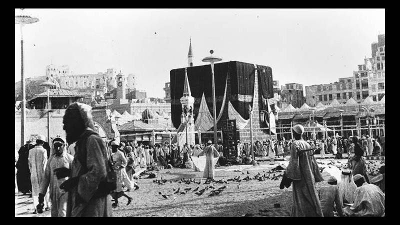 إليكم أشهر أئمة الحرم المكي بينهم مصريين منذ 100 عام