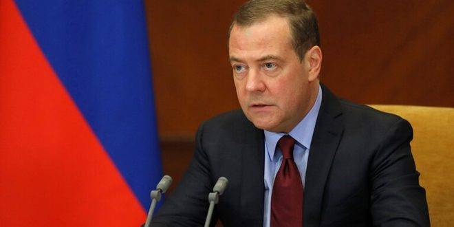 مدفيديف يدعو إلى اتخاذ إجراءات أكثر صرامة ضد العملاء الأجانب