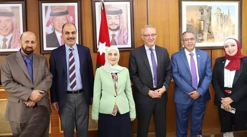 اليرموك.. تكرم الدكتورة حنان ملكاوي الحائزة على وسام الملك عبد الله الثاني للتميز