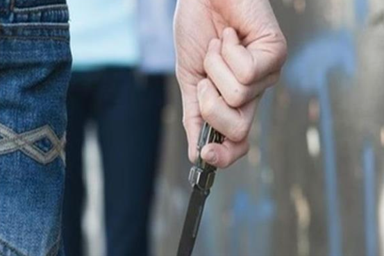 رفض تغشيش زميله إجابات الامتحان فكلَّفه ذلك 45 غرزة في رقبته !