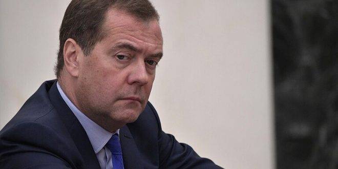 ميدفيديف: القوات الروسية سترد  بقوة عنيفة في حال مهاجمة مدنها