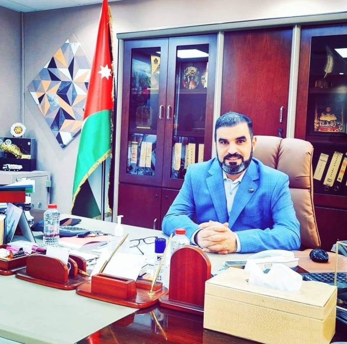 الدكتور نائل النمر يتماثل للشفاء و الصحفي ليث الفراية يقدم له التهنئة