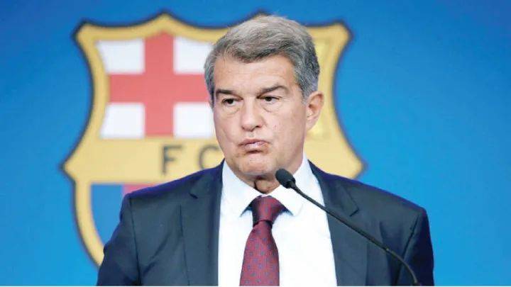 موسم الانتقالات يدفع برشلونة لتغيير إستراتيجيته المالية