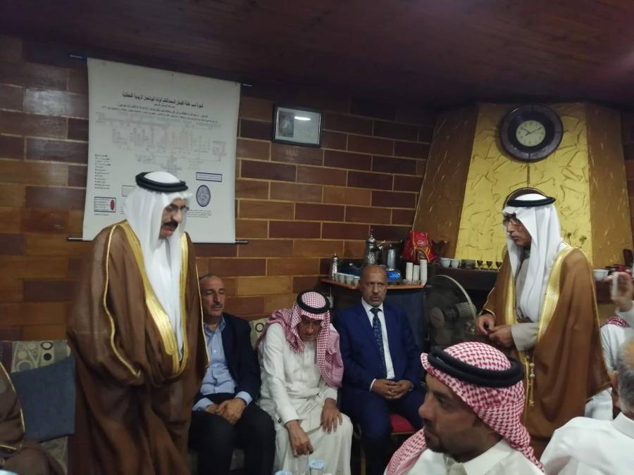 الشيخ ذياب الفيحان يستقبل جاهة عشائرية بسبب حادث السير الذي أودى بحياة شابة سورية في صويلح ....صور وفيديو