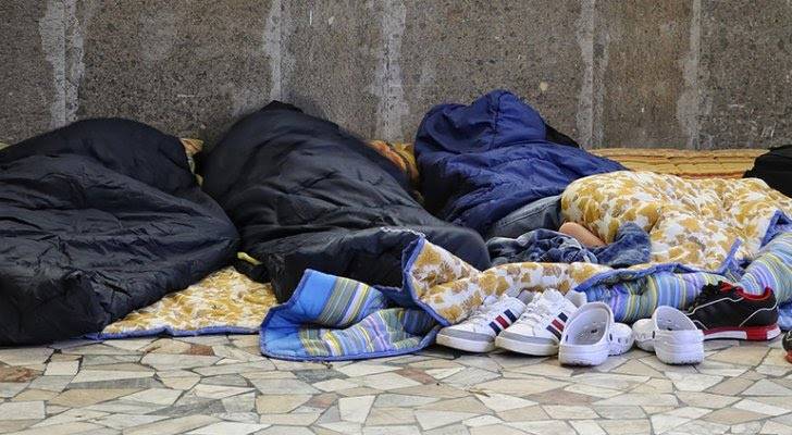 الكويت ترحّل عائلة اردنية افترشت الشاطئ لشهرين