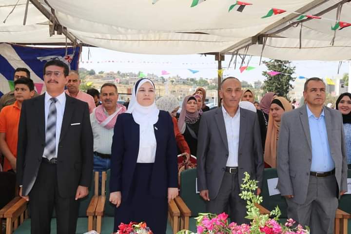 قبيلات ترعى احتفال مديرية تربية المزار الشمالي بعيد الاستقلال وتفتتح معرض إنتاج المشاغل المهنية_صور