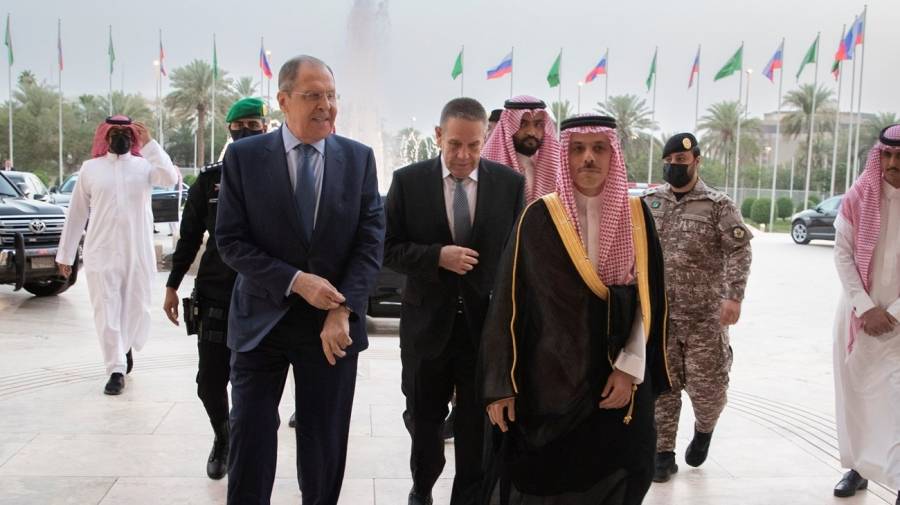 السعودية تبدي الاستعداد لبذل الجهود لحل الأزمة الأوكرانية