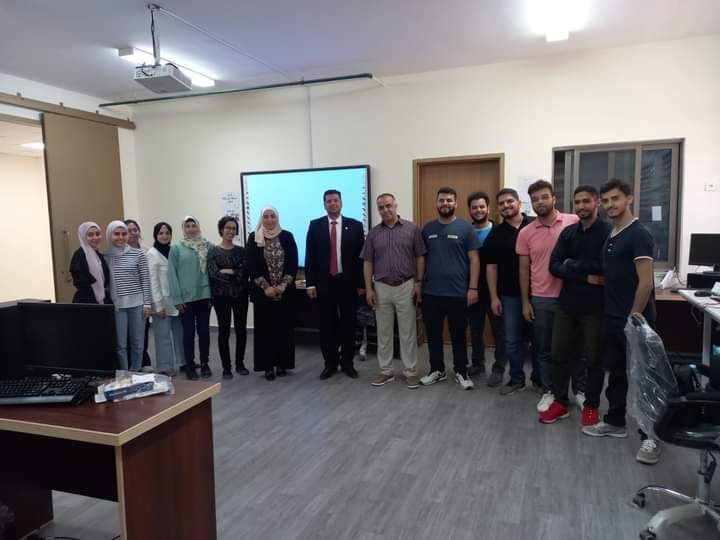بالصور ..طلبة كلية الذكاء الاصطناعي يعرضون مشاريع صممت بأفكارهم العلمية الابداعية _اسماء