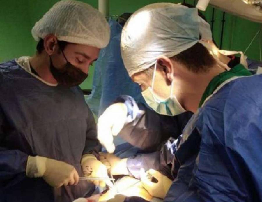 وفاة طبيب مصري من الإعياء داخل غرفة العمليات...تفاصيل