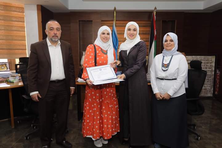 المركز الأول للتطبيقية على مستوى الجامعات الأردنية في مسابقة الرسم الحر…