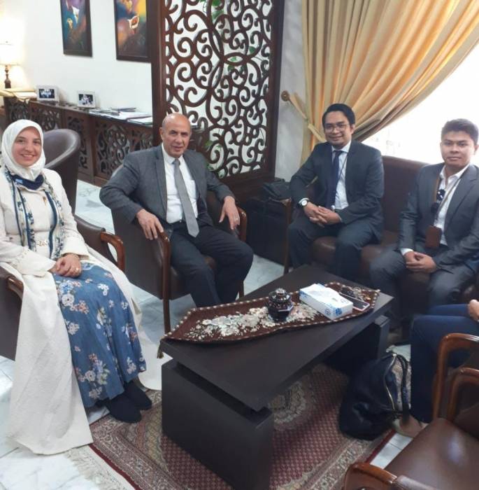 بحث سبل التعاون بين جامعة فيلادلفيا والسفارة الإندونيسية