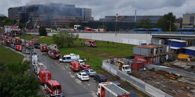 اندلاع حريق ضخم في مركز تجاري بموسكو