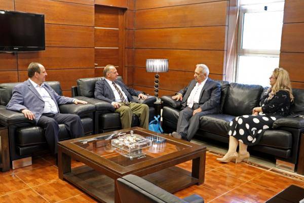 الشرق الأوسط تبحث تعزيز التعاون مع جامعة Uclan القبرصية ومنظمة آيركس الأمريكية