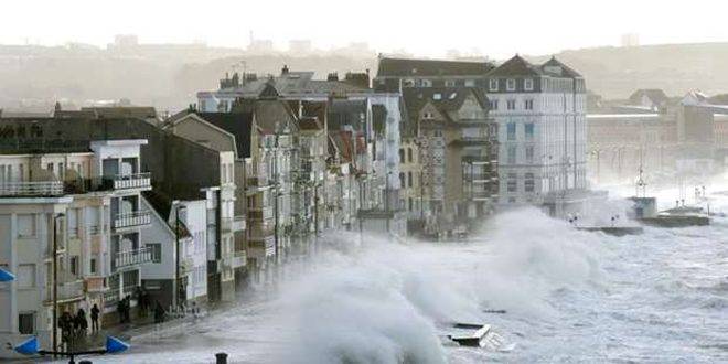 مصرع امرأة وإصابة 15 آخرين جراء عواصف في فرنسا