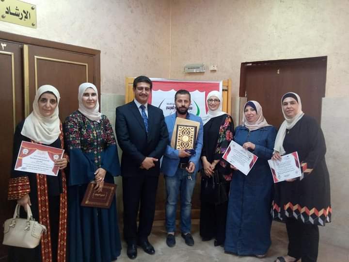 المزار الشمالي تحصل على جائزة أفضل أداء جماعي لمسرحية  بائع الحكمة _صور
