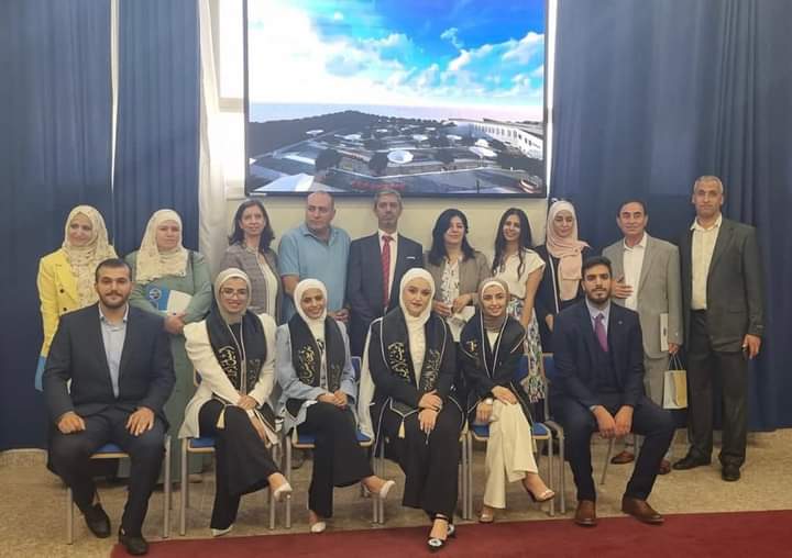 طلبة قسم هندسة العمارة في جامعة العقبة لتكنولوجيا يناقشون مشاريع تخرجهم _صور