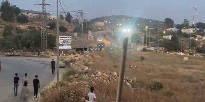الاحتلال يعتدي على الفلسطينيين في قرية النبي صالح