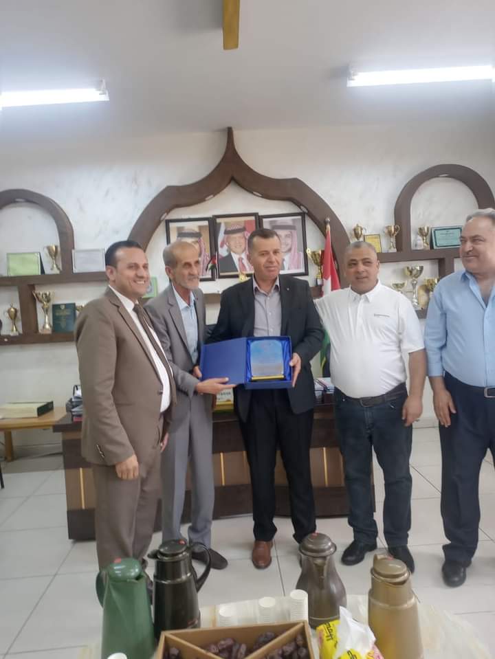 مدير الشؤون الإدارية والمالية في لواء الكورة يرعى فعالية مدرسة تبنة الثانوية الشاملة للبنين بعيد الاستقلال الـ(76)_صور