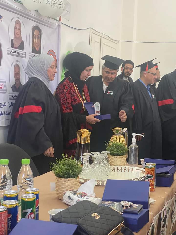 طلبة الدبلوم العالي في كلية العلوم التربوية في جامعة إربد الأهلية ينظمون حفلًا تكريميًا لأساتذتهم