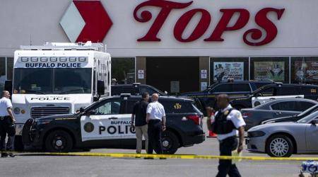 نيويورك ترفع السن القانونية لحيازة البنادق شبه الآلية