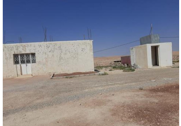 مدرسة بالكرك تجمع طلاب صفوف مختلفة معاً