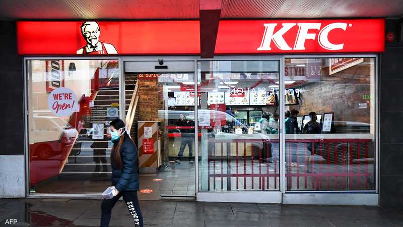 أزمة في دجاج كنتاكي بسبب الخس.. والزبائن يحتجون