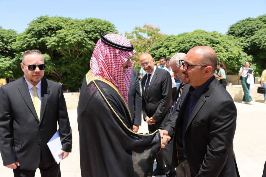 السديري يتحدث عن العلاقه التاريخيه بين الاردن والسعودية في الجامعة الامريكية في مادبا ....(صور)