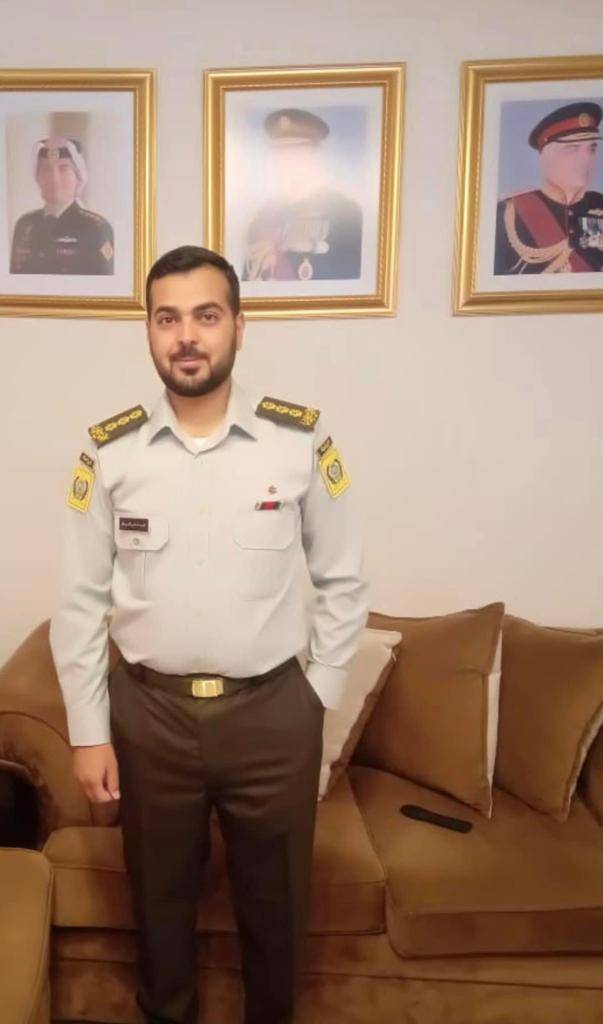 الحاج فلاح نزال  يُهنئ ابنه محمد  بالترفيع إلى رتبة نقيب