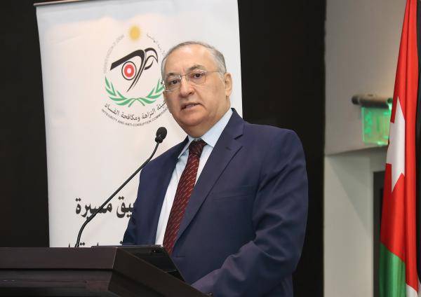رئيس مجلس هيئة النزاهة ومكافحة الفساد يحاضر في عمان العربية