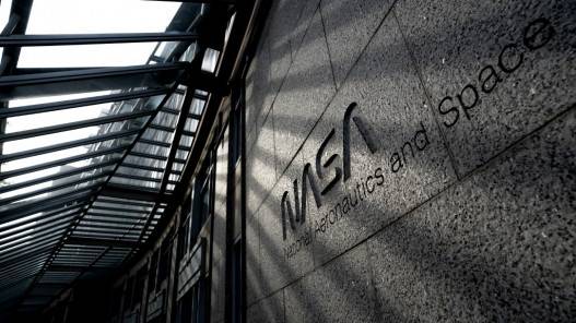 فرنسا تنضم إلى برنامج ناسا بشأن استكشاف القمر