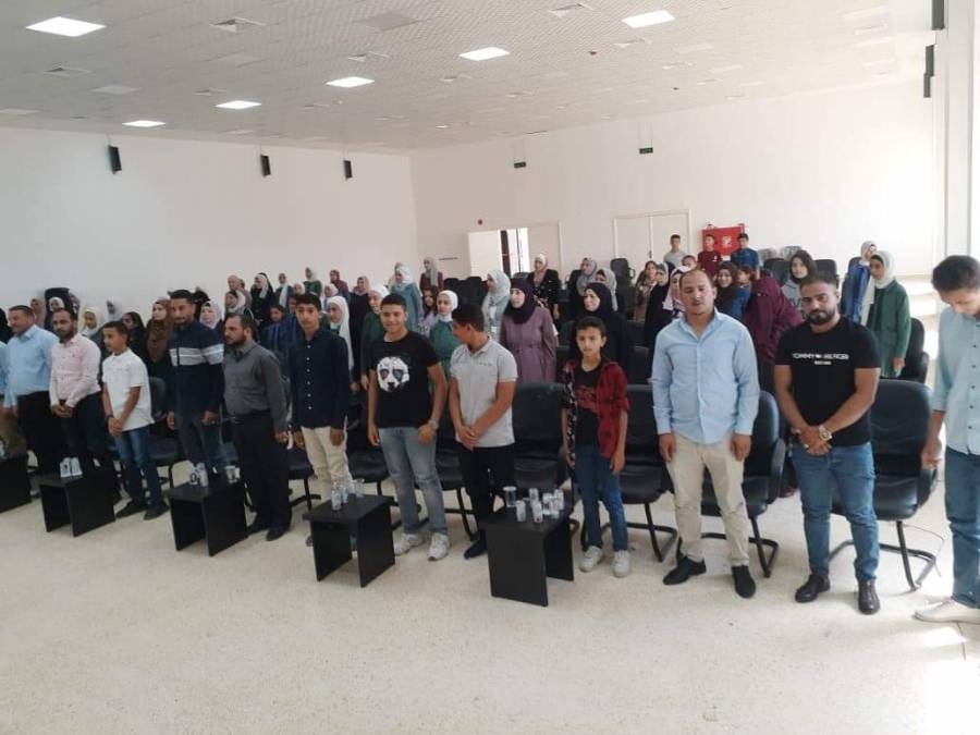 الدكتور العجالين يكرم الطلبة  أوائل المسابقات.. صور