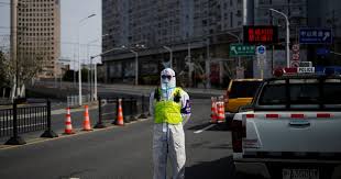 ظهور إصابات جديدة بكورونا يفرض إغلاقات على أحياء بشنغهاي الصينية