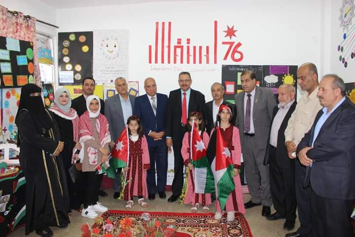 الدكتور الشناق يرعى احتفال مدرسة أسماء بنت أبي بكر الأساسية للبنات بعيد الاستقلال_76_صور