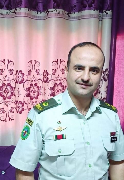 المحامي لورانس الفايز يُهنئ ابن خاله الرائد  راكان الحامد بالترفيع