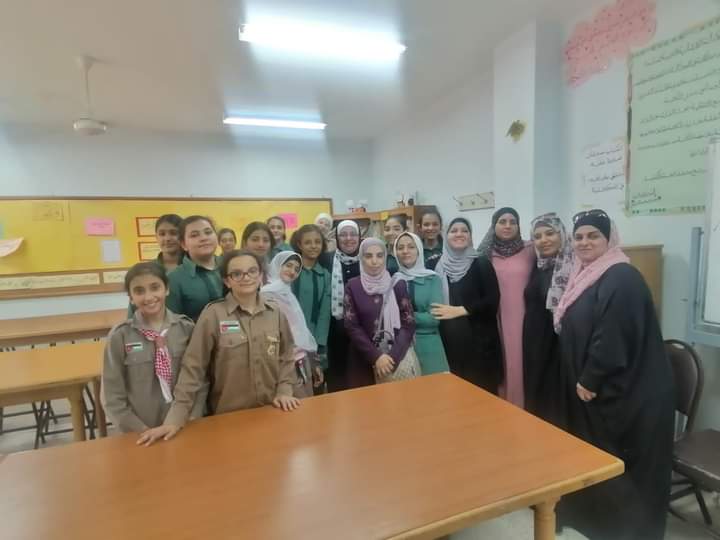 محاضرة توعوية لكلية الاميرة رحمة الجامعية في مدرسة بطنا الأساسية بعنوان ( التنمر)