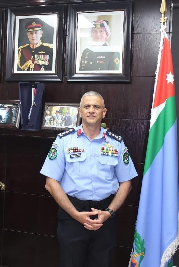 ابودلو يُهنئ العقيد اشرف احمد هلال ابودلو بالترفيع