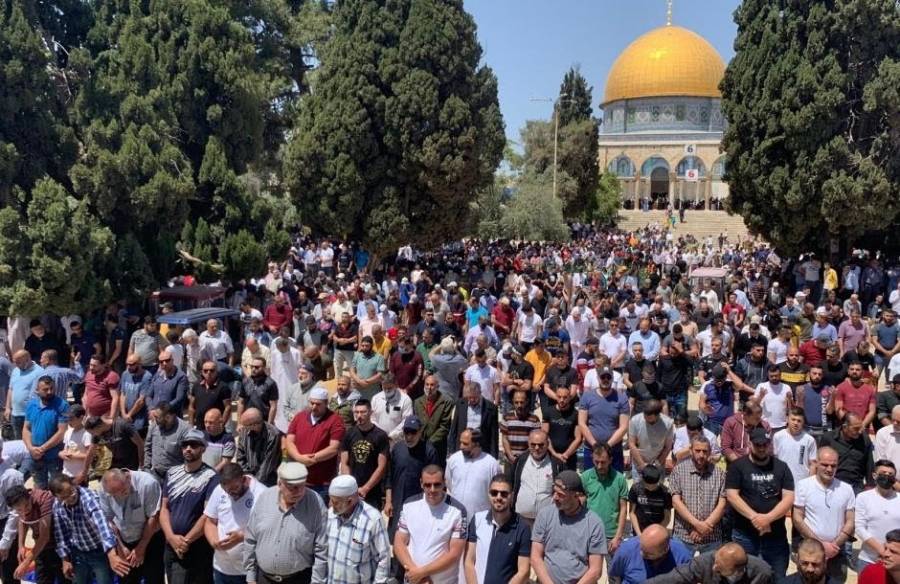 45 ألفا يؤدون صلاة الجمعة في رحاب المسجد الأقصى