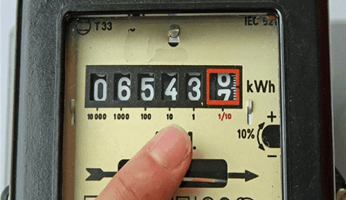 المصريون يترقبون ارتفاعات جديدة على الكهرباء